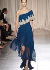 Robe de style oriental avec broderie d'or