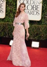 Robe rose douce au sol