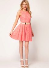 Robe en dentelle rose