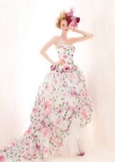 Belle robe de mariée avec imprimé floral