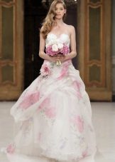 Belle robe de mariée avec imprimé floral