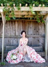 Belle robe de mariée avec imprimé floral