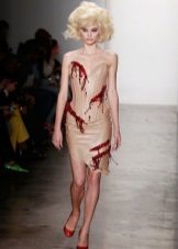 Body dress avec des éléments rouges