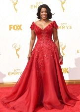 Robe rouge avec dentelle