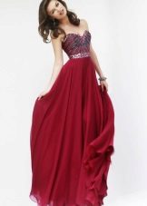 Robe cerise au sol