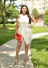 Robe asymétrique d'été blanche
