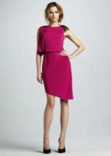 Robe asymétrique à talons aiguilles
