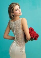 Robe à guipure au dos