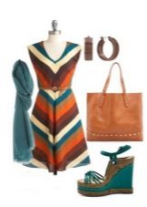 Robe de couleur à rayures, bijoux et accessoires pour femmes du type de couleur Automne