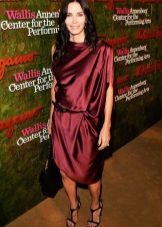 Robe en soie Marsala pour le type de couleur d'hiver