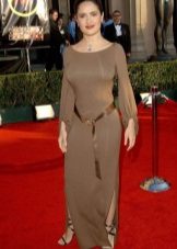 Robe longue marron pour le type de couleur hiver