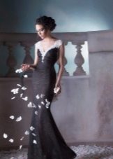Robe en dentelle noire et blanche