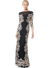 Robe en dentelle noire avec dentelle blanche