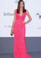 Robe en dentelle rose