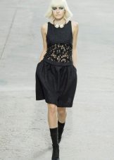 Ceinture en dentelle sur la robe