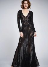Robe noire, long décolleté en dentelle