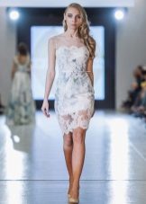 Robe courte en dentelle