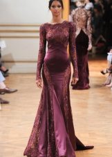Robe en dentelle à manches longues