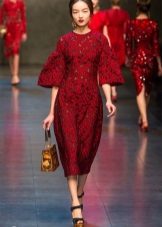 Robe en dentelle à manches