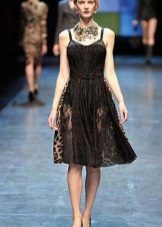 Robe courte en dentelle légère