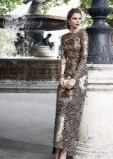 Robe avec dentelle incrustée au sol