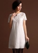Robe en lin avec dentelle en lin sur le cou
