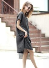 Robe en lin de coupe libre de longueur moyenne