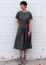 Robe ajustée en lin midi sous le genou