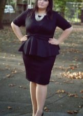Robe de bureau noire avec un arc complet