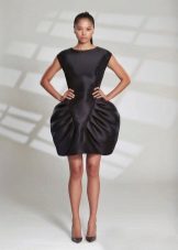 Robe noire en néoprène
