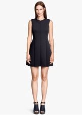 Robe noire de sport en néoprène
