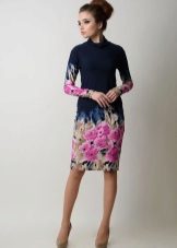 Robe en viscose marine avec un imprimé sur la jupe