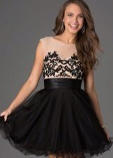 Robe en dentelle sur le corset