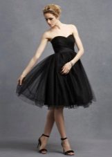 Robe de soirée évasée noire avec un corset