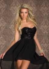 Robe courte noire avec un train et un corset