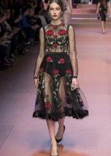 Robe noire transparente avec des roses Dolce & Gabbana