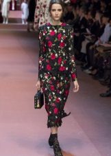 Robe noire avec roses Dolce & Gabbana