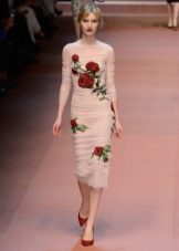 Robe rose avec des roses Dolce & Gabbana
