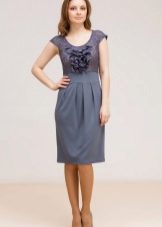 Chaussures pour une robe à manches courtes raglan