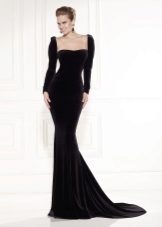 Robe noire avec un train