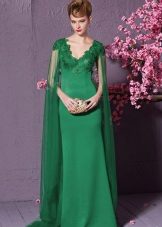 Robe verte avec col en V et traine