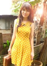 Robe jaune à pois blancs