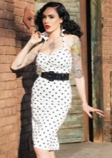Robe blanche aux pois noirs