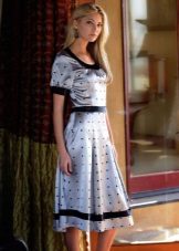Robe grise à petits pois rares