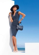 Robe business marine à pois et un sac