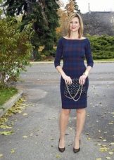 Robe en tissu de laine solide dans un tartan bleu (tartan)