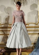 robe de style avec un col