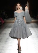 Robe à manches courtes dans le style