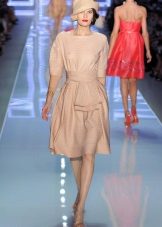 Habillez-vous avec une manche ample dans le style