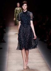Robe à manches courtes dans le style
